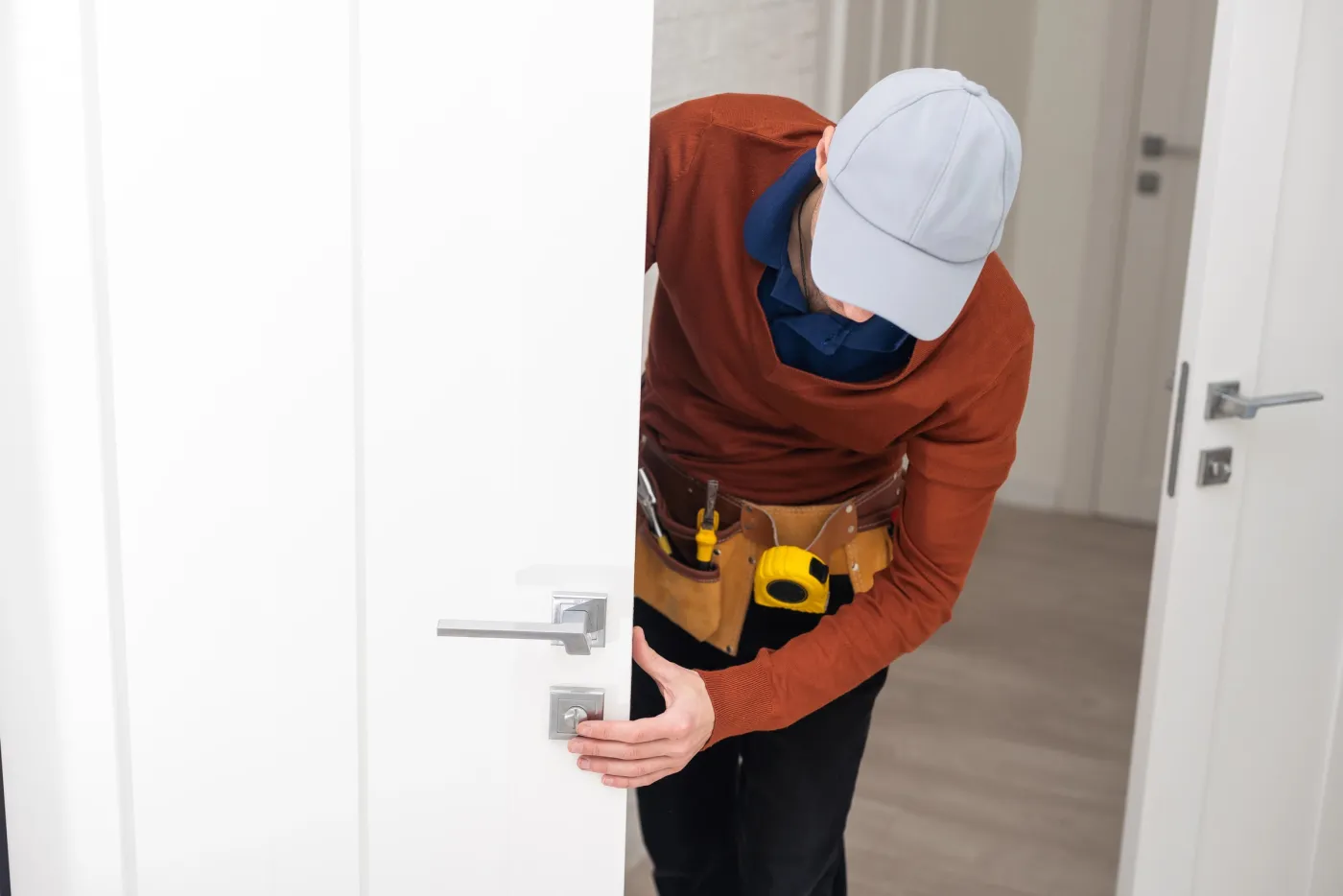 Réglage d'une serrure multipoints sur une porte d'entrée à Clamart